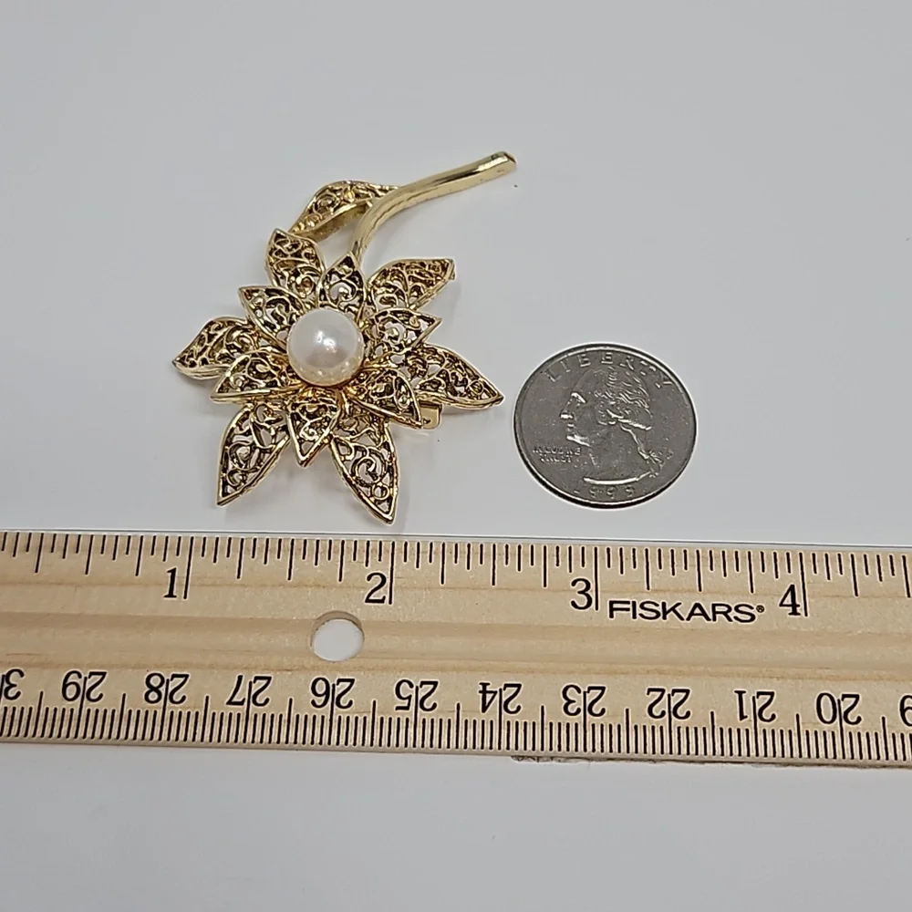 Vintage Flower Brooch Gold Tone Filagree Faux Pearl